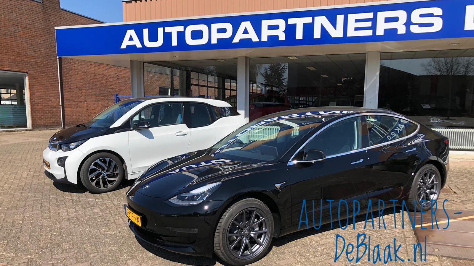 De showroom van Autopartners De Blaak aan de P.C. Hooftstraat in Ridderkerk